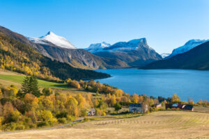 Fargefest ved Eresfjorden