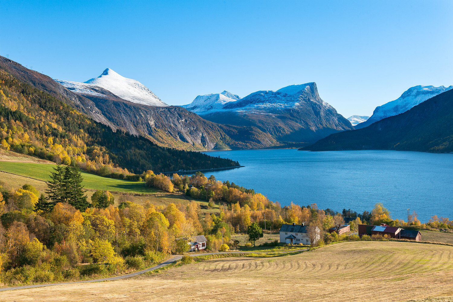 Fargefest ved Eresfjorden