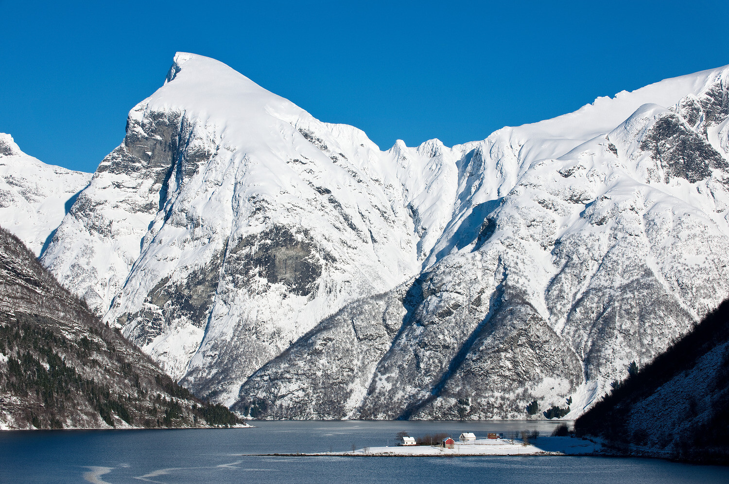 Innerst i Hjørundfjorden